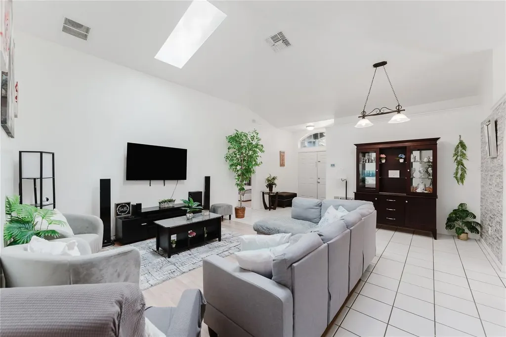 8859 Fort Jefferson Boulevard Orlando FL 32822
