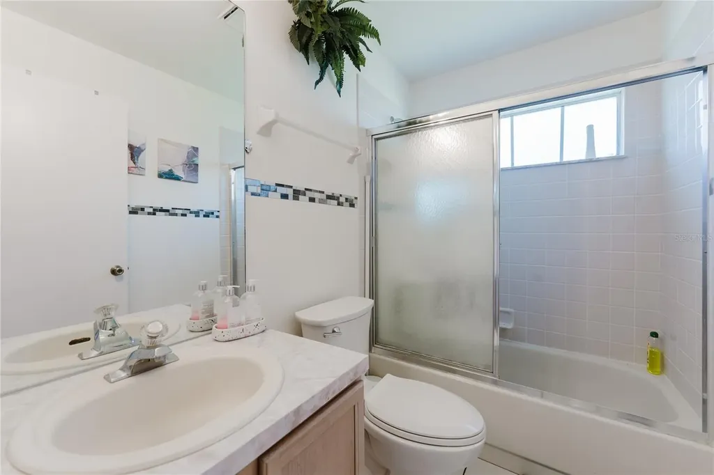 8859 Fort Jefferson Boulevard Orlando FL 32822