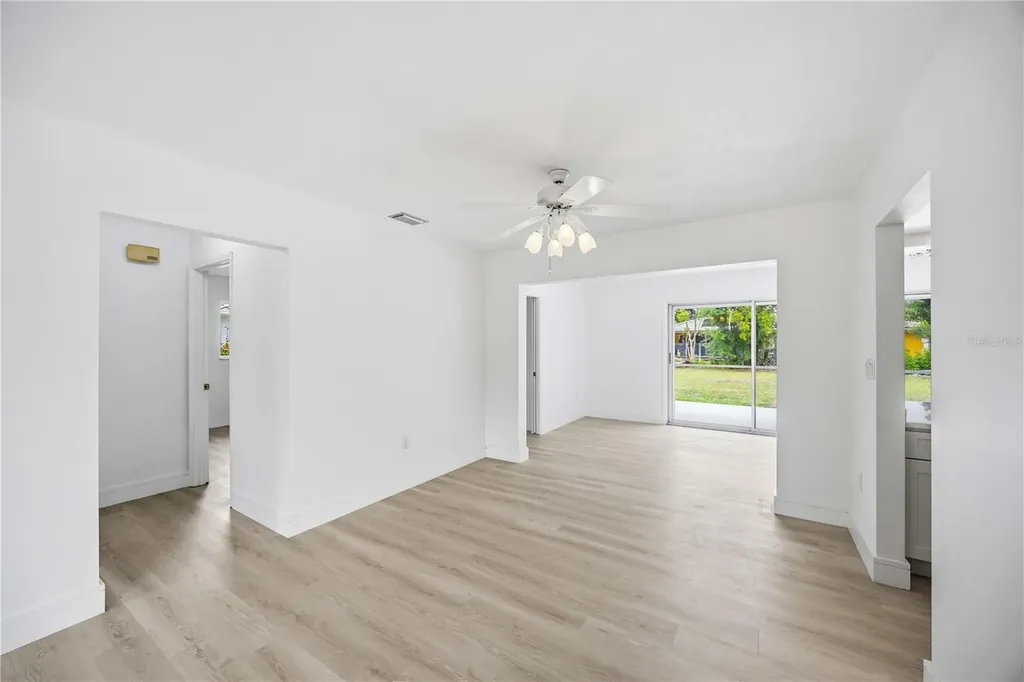 2501 Cass Street Sarasota FL 34231