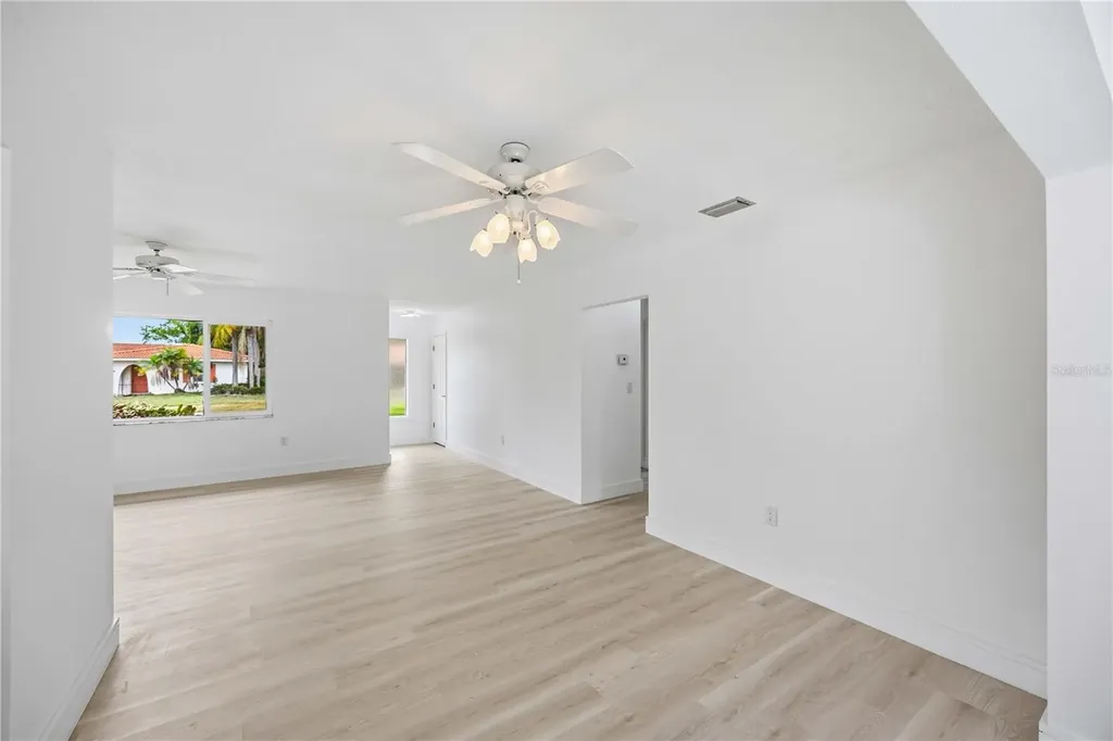 2501 Cass Street Sarasota FL 34231