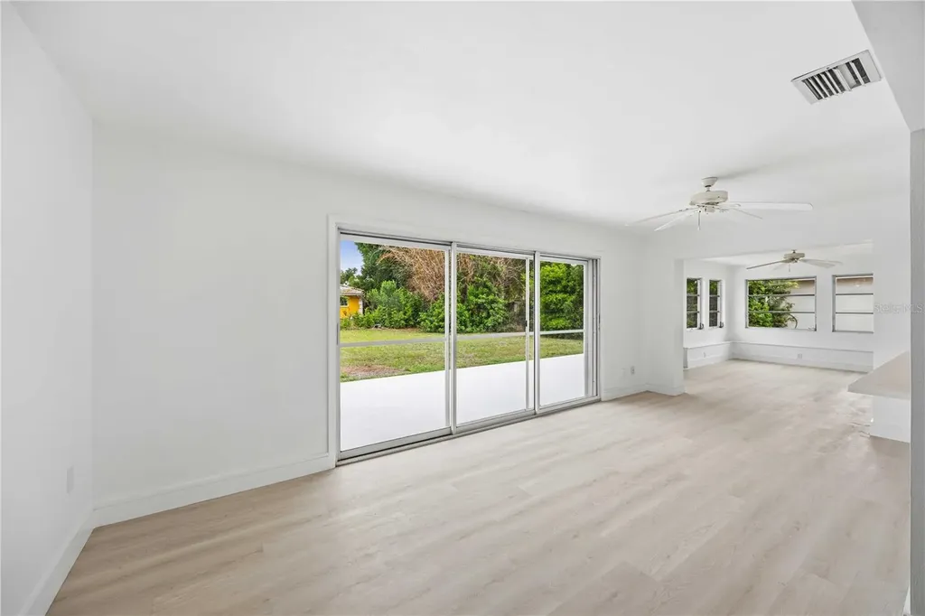 2501 Cass Street Sarasota FL 34231