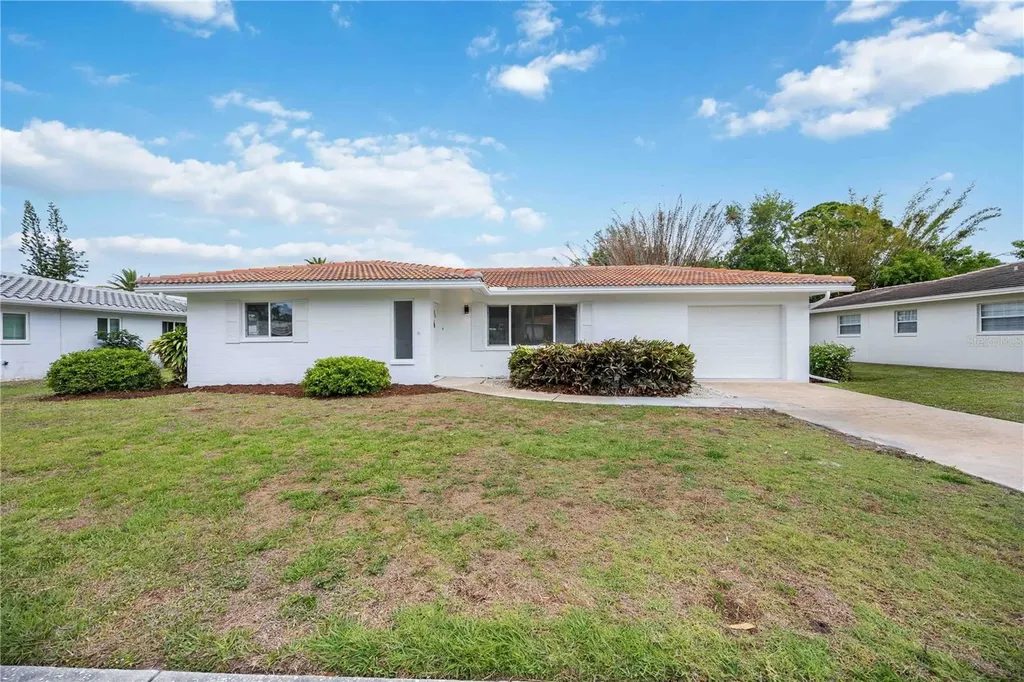 2501 Cass Street Sarasota FL 34231