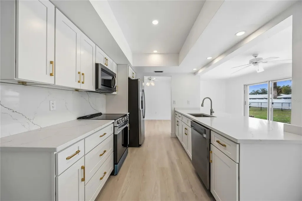 2501 Cass Street Sarasota FL 34231