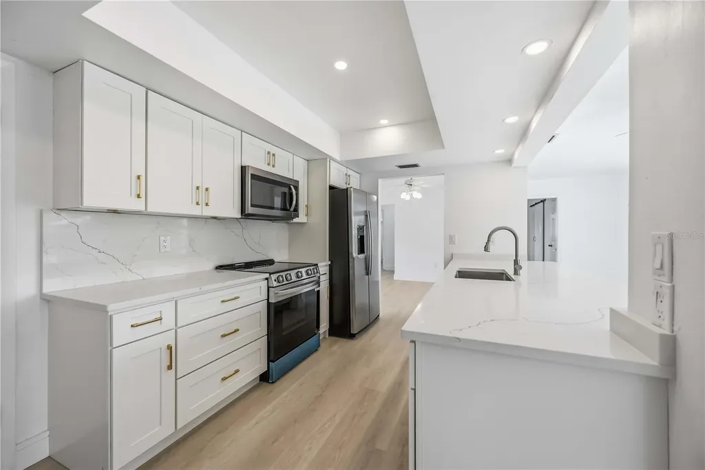2501 Cass Street Sarasota FL 34231