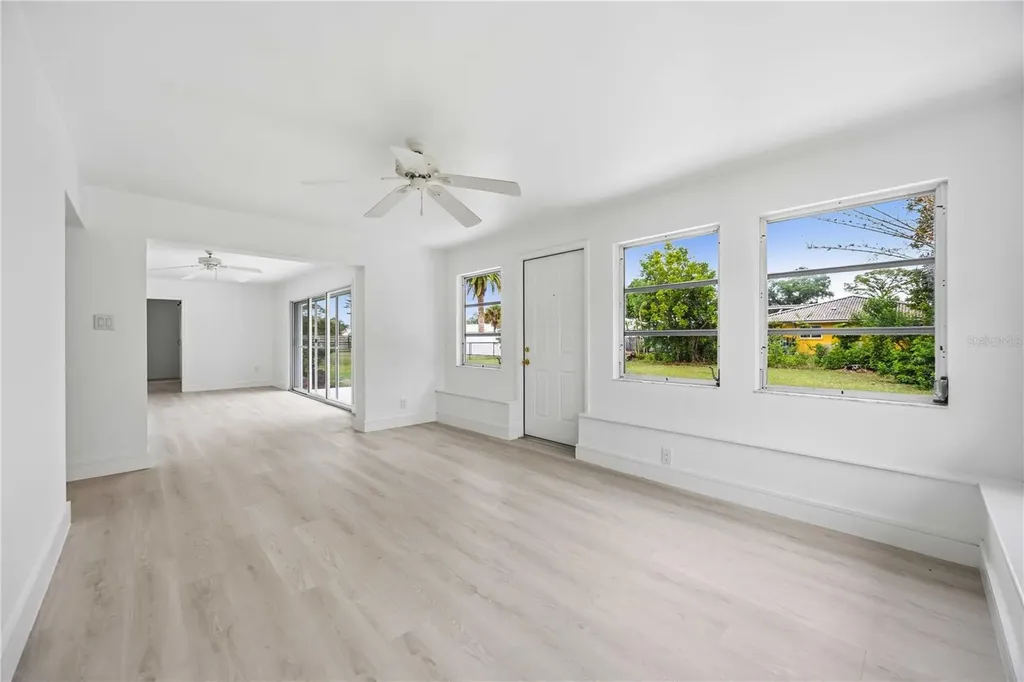 2501 Cass Street Sarasota FL 34231