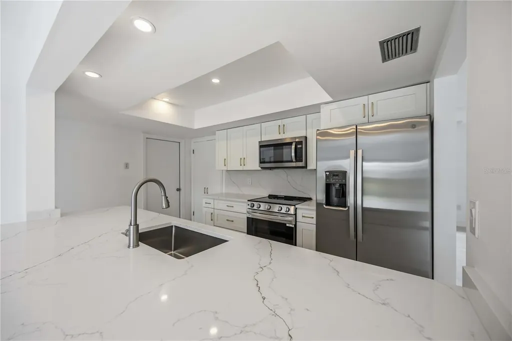 2501 Cass Street Sarasota FL 34231