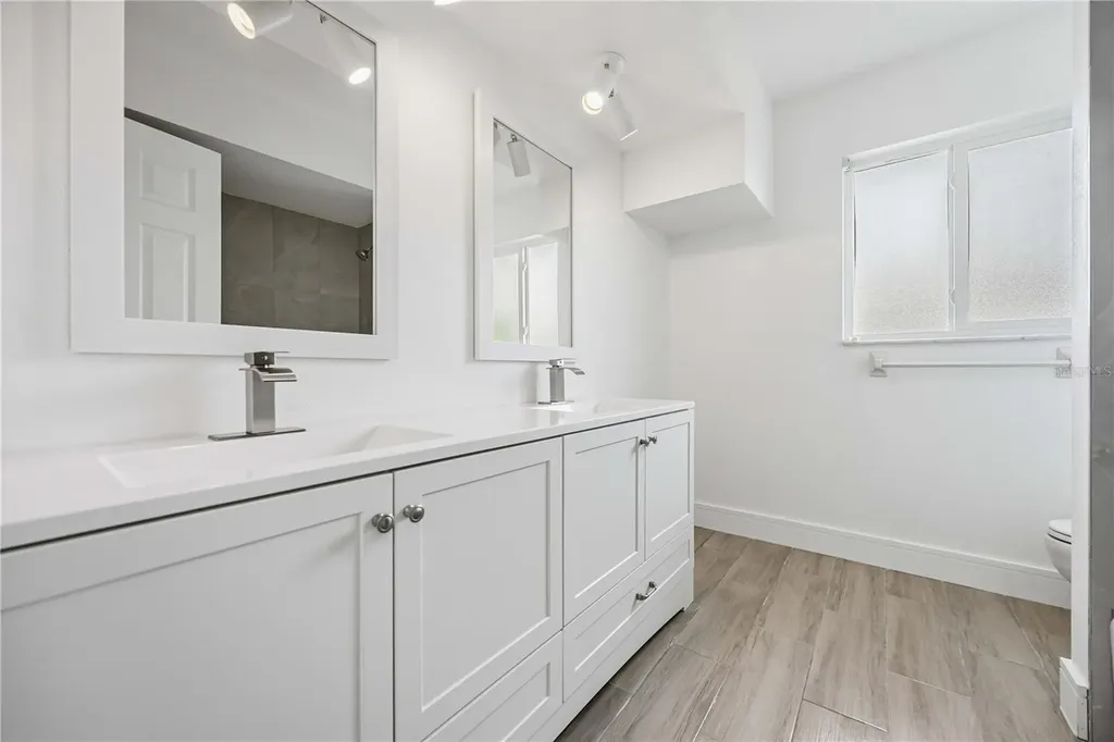 2501 Cass Street Sarasota FL 34231