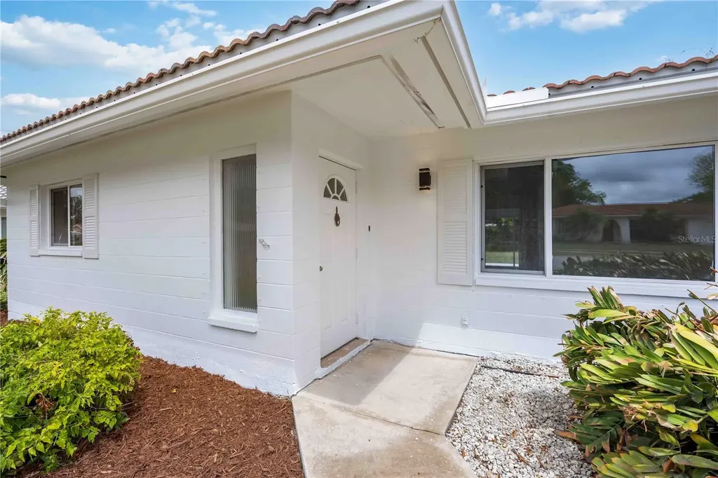2501 Cass Street Sarasota FL 34231