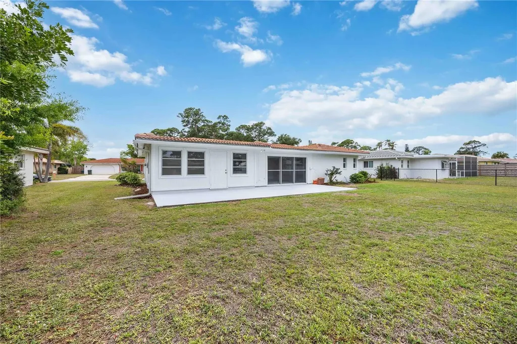 2501 Cass Street Sarasota FL 34231