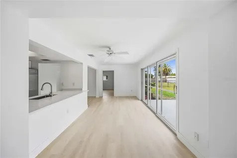 2501 Cass Street Sarasota FL 34231