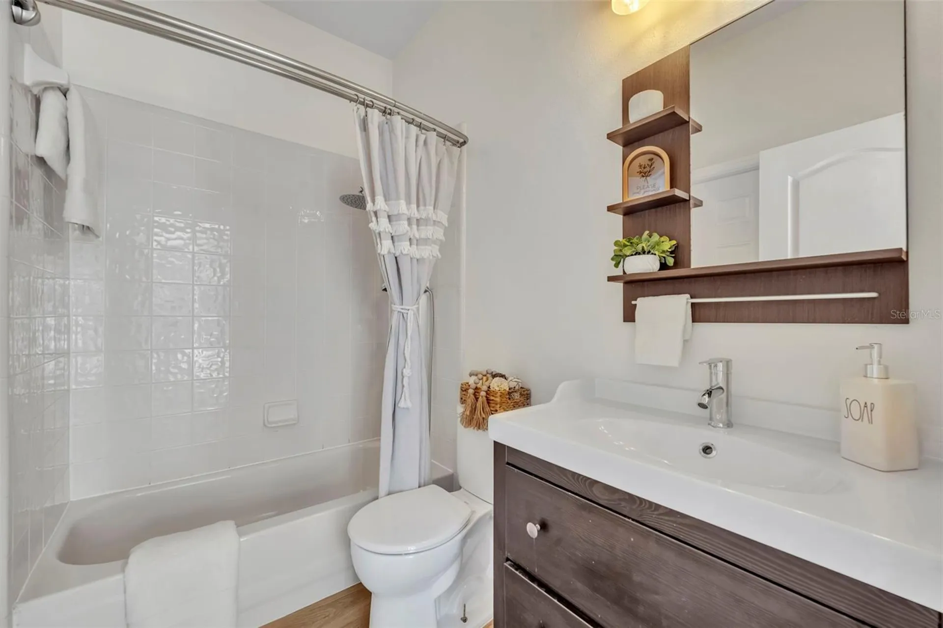 1054 Landview Court Orlando FL 32828