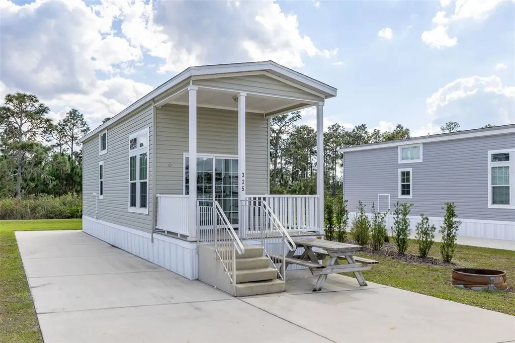 325 Tiki Turn (hwy 630) E Lake Wales FL 33898