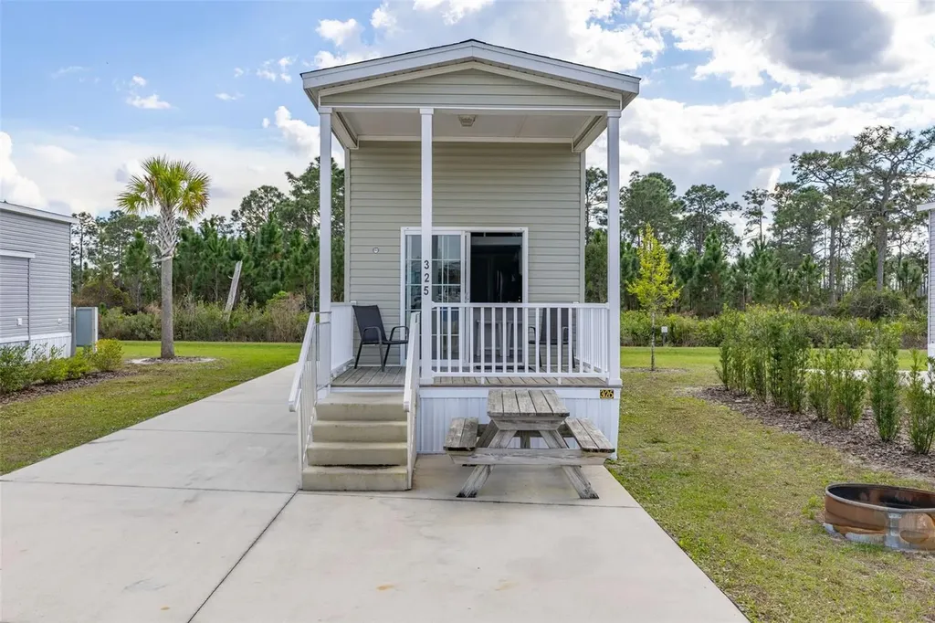 325 Tiki Turn (hwy 630) E Lake Wales FL 33898