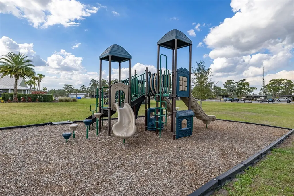 325 Tiki Turn (hwy 630) E Lake Wales FL 33898