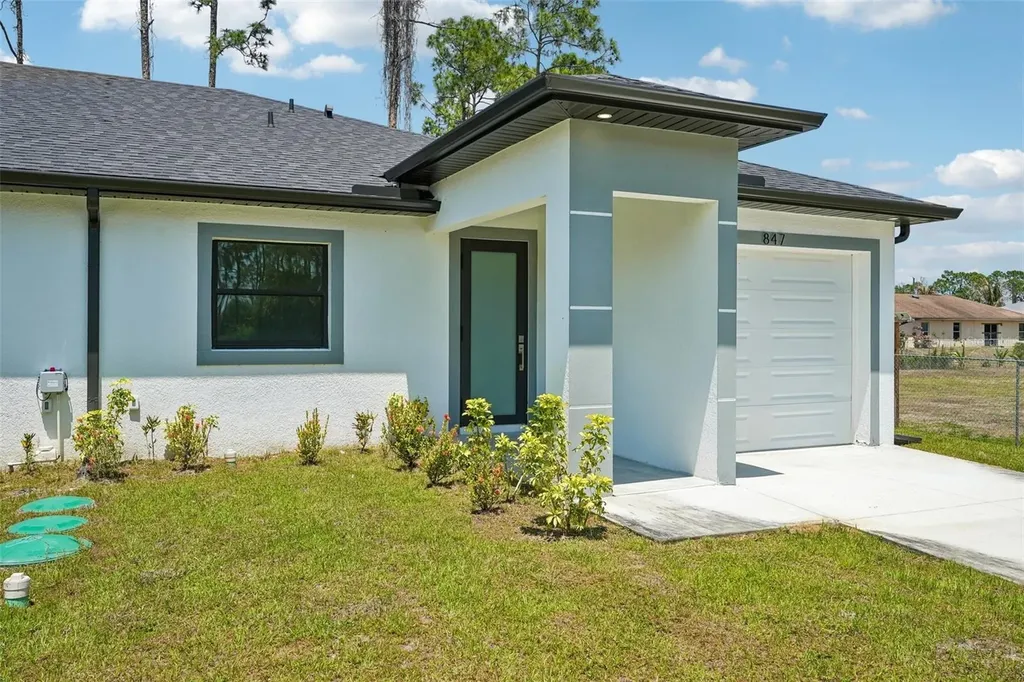 845/847 Meadow Road Lehigh Acres FL 33973