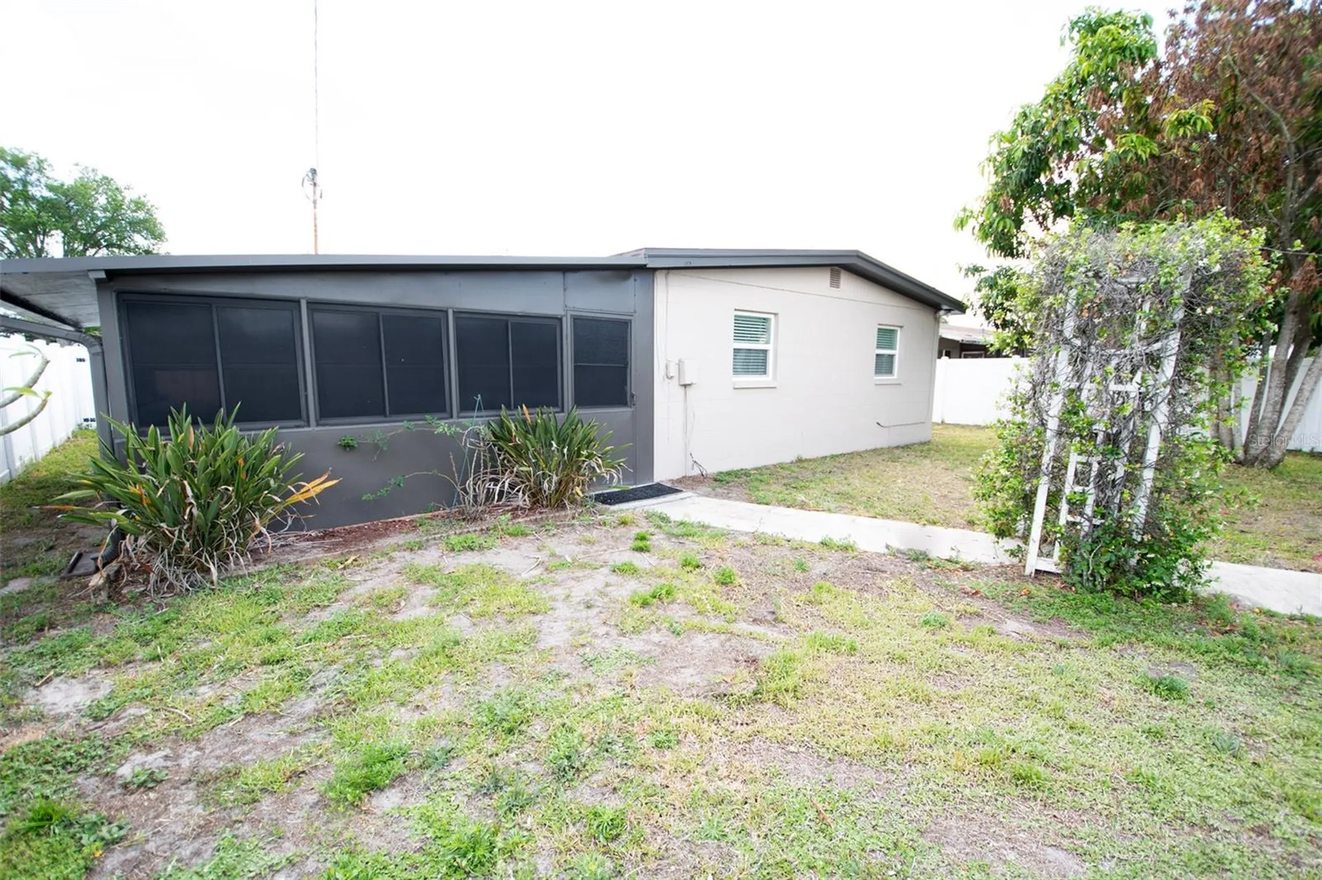 2701 Calle Street Tampa FL 33619