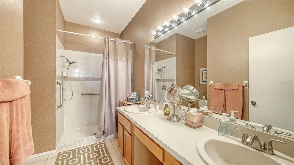 4905 Thames Lane Sarasota FL 34238