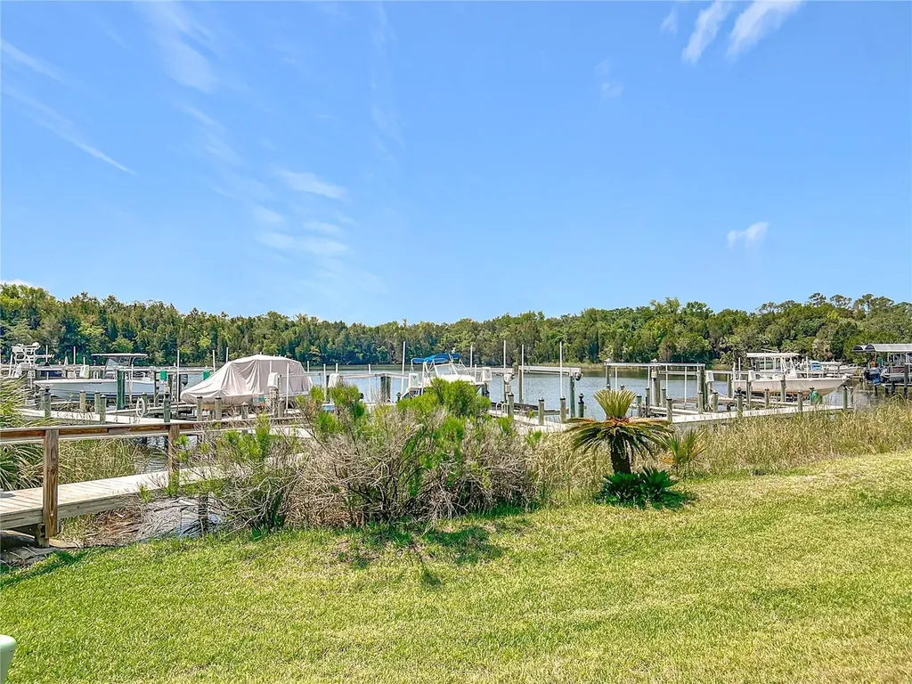 11122 W Cove Harbor Drive Crystal River FL 34428