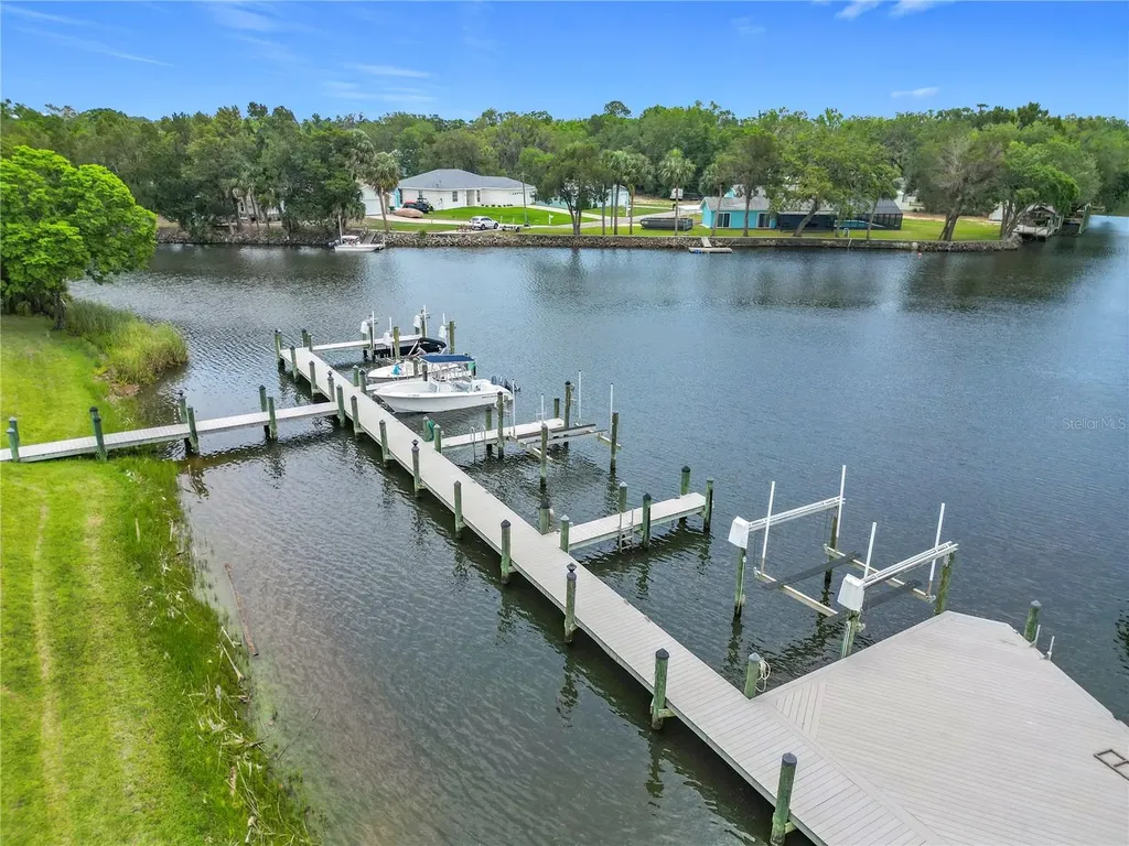 11122 W Cove Harbor Drive Crystal River FL 34428