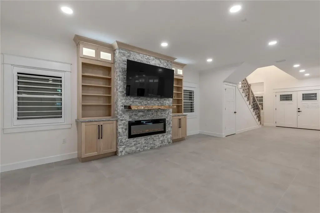 210 Due East Street New Smyrna Beach FL 32169