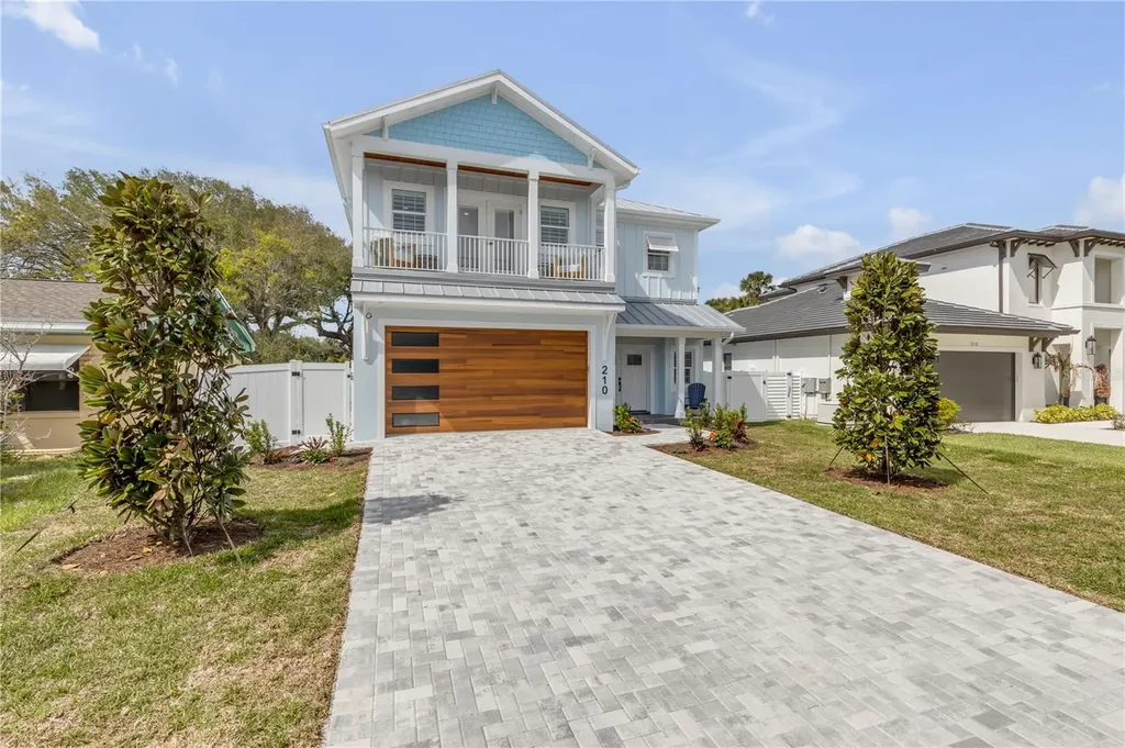 210 Due East Street New Smyrna Beach FL 32169