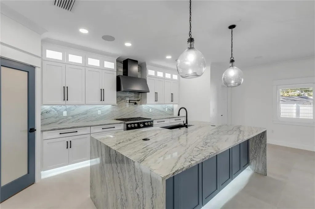 210 Due East Street New Smyrna Beach FL 32169