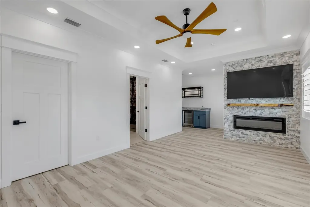 210 Due East Street New Smyrna Beach FL 32169