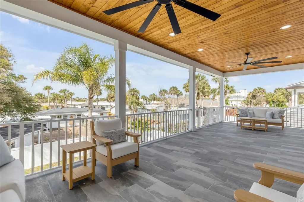 210 Due East Street New Smyrna Beach FL 32169