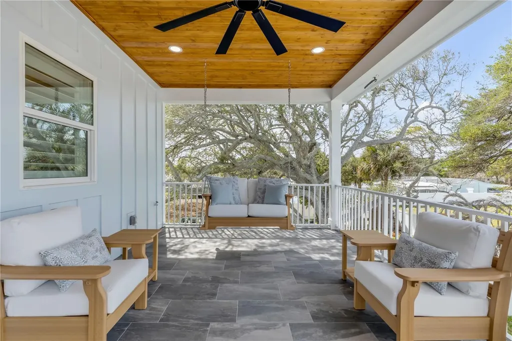 210 Due East Street New Smyrna Beach FL 32169