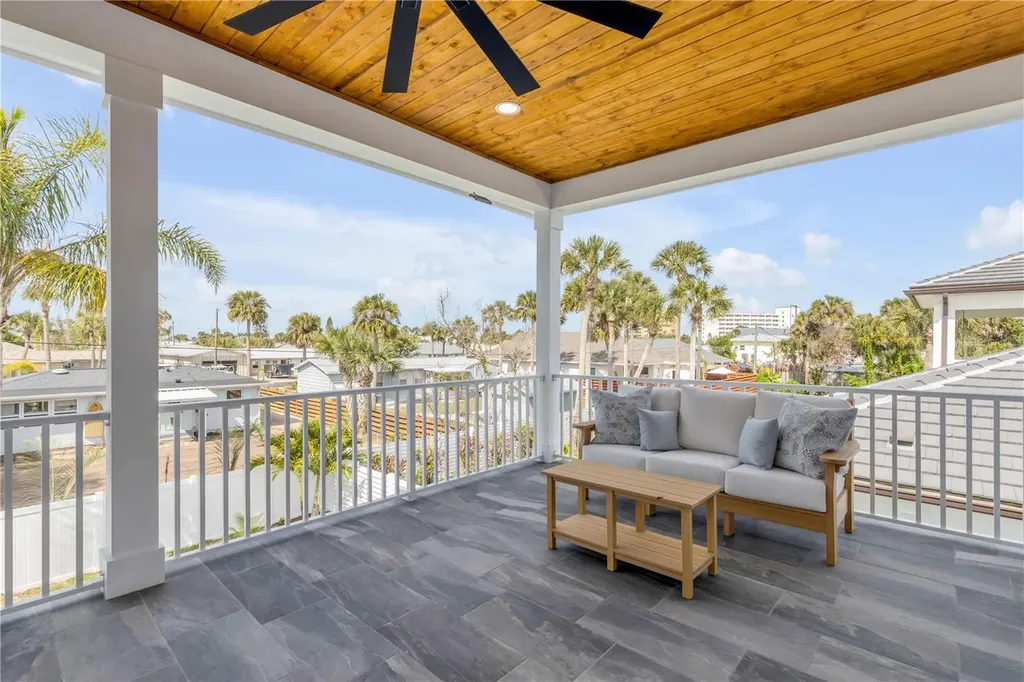 210 Due East Street New Smyrna Beach FL 32169