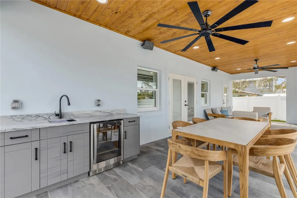 210 Due East Street New Smyrna Beach FL 32169