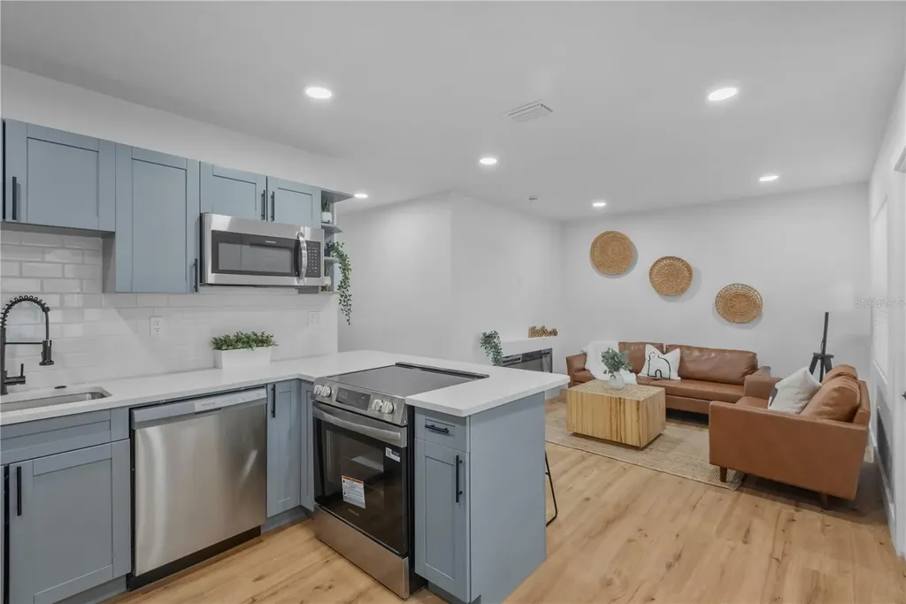 3243 6th Avenue S St Petersburg FL 33712