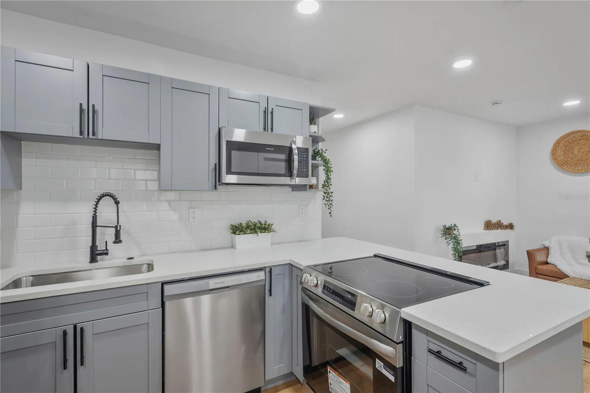 3243 6th Avenue S St Petersburg FL 33712