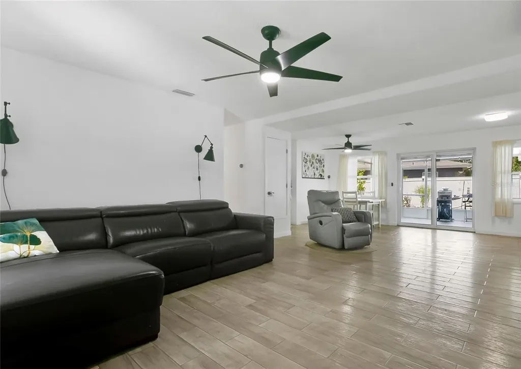 851 Darwin Drive Altamonte Springs FL 32701