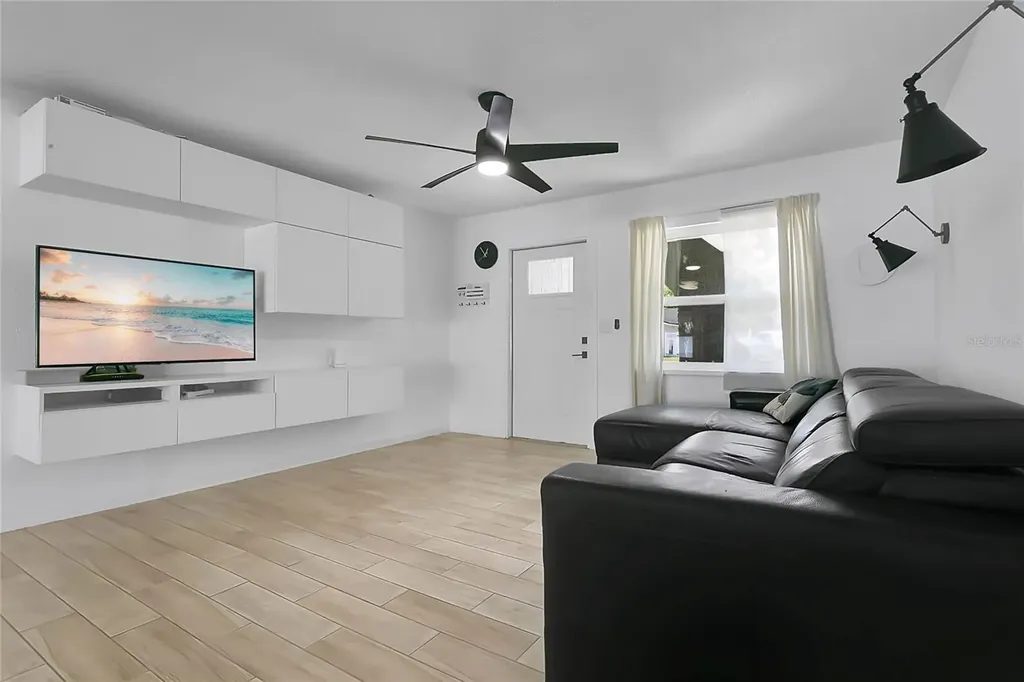 851 Darwin Drive Altamonte Springs FL 32701