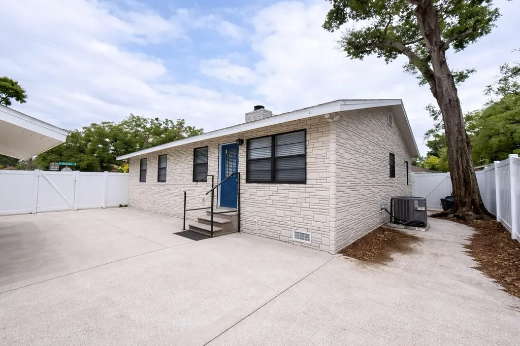 7218 N Highland Avenue Tampa FL 33604