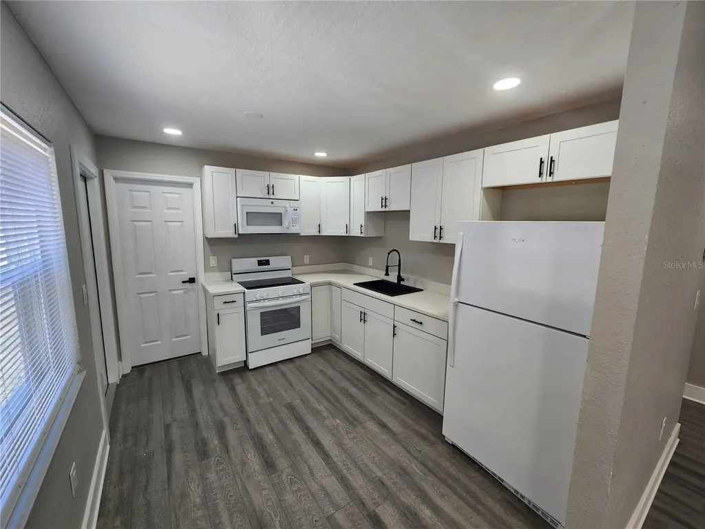 1211 62nd Avenue E Bradenton FL 34203
