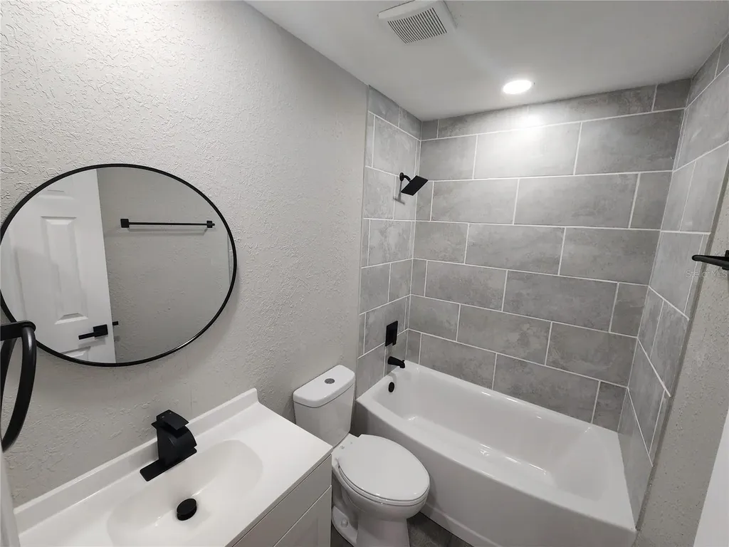 1211 62nd Avenue E Bradenton FL 34203