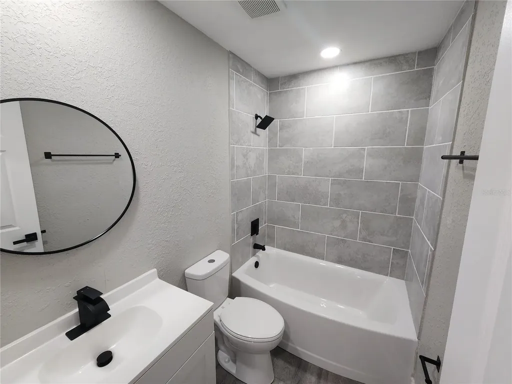 1211 62nd Avenue E Bradenton FL 34203