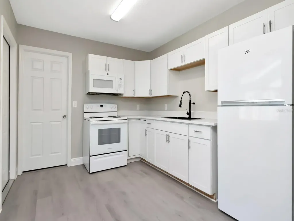 1211 62nd Avenue E Bradenton FL 34203