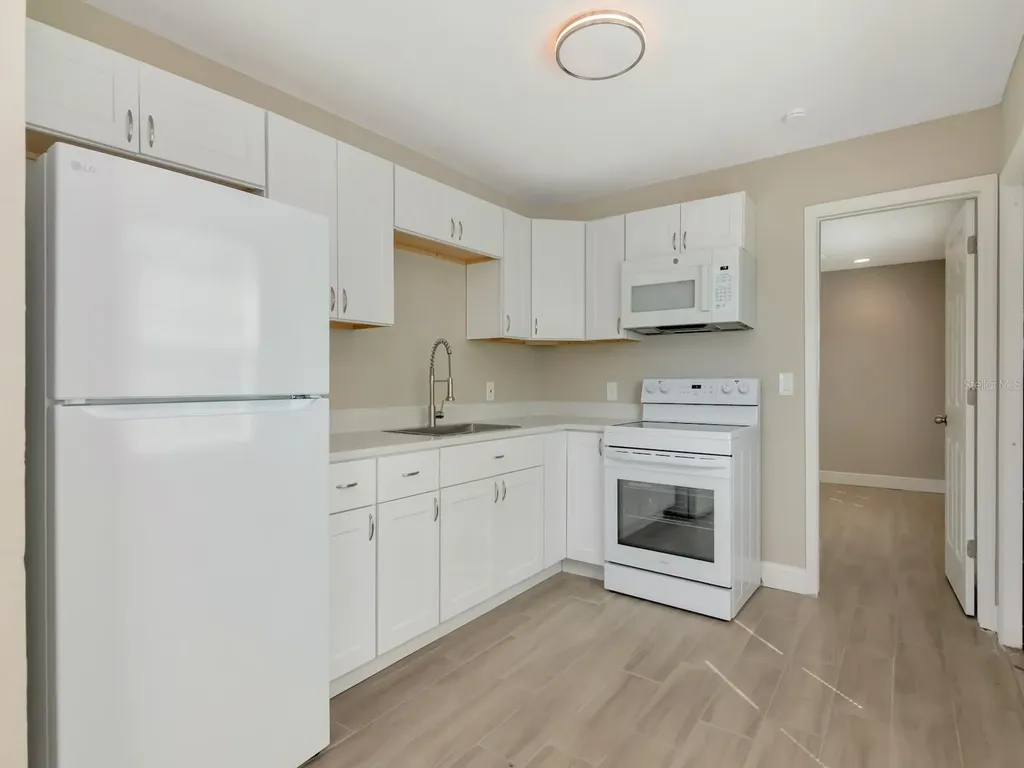 1211 62nd Avenue E Bradenton FL 34203