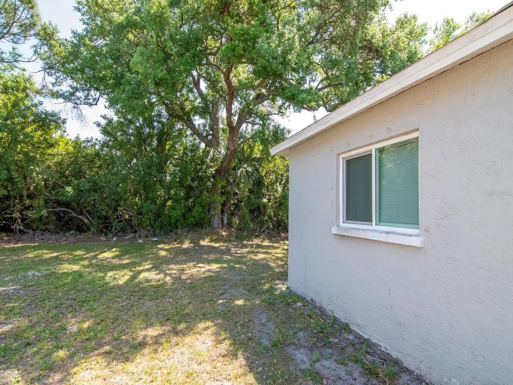 1211 62nd Avenue E Bradenton FL 34203