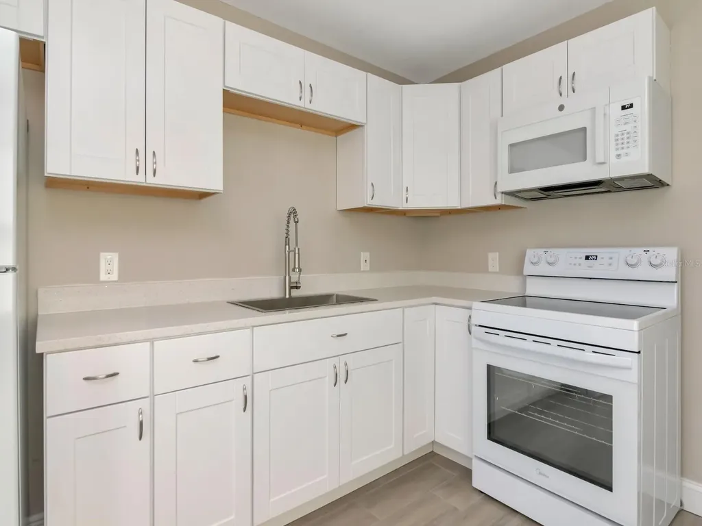1211 62nd Avenue E Bradenton FL 34203
