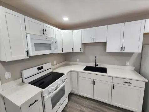1211 62nd Avenue E Bradenton FL 34203