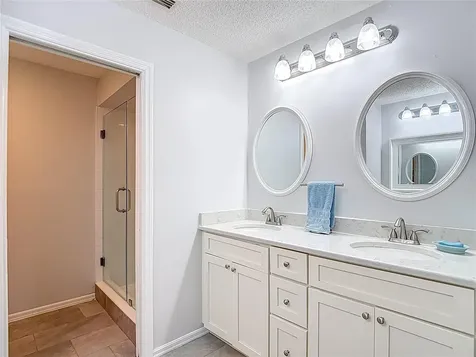 15426 E Pond Woods Drive Tampa FL 33618