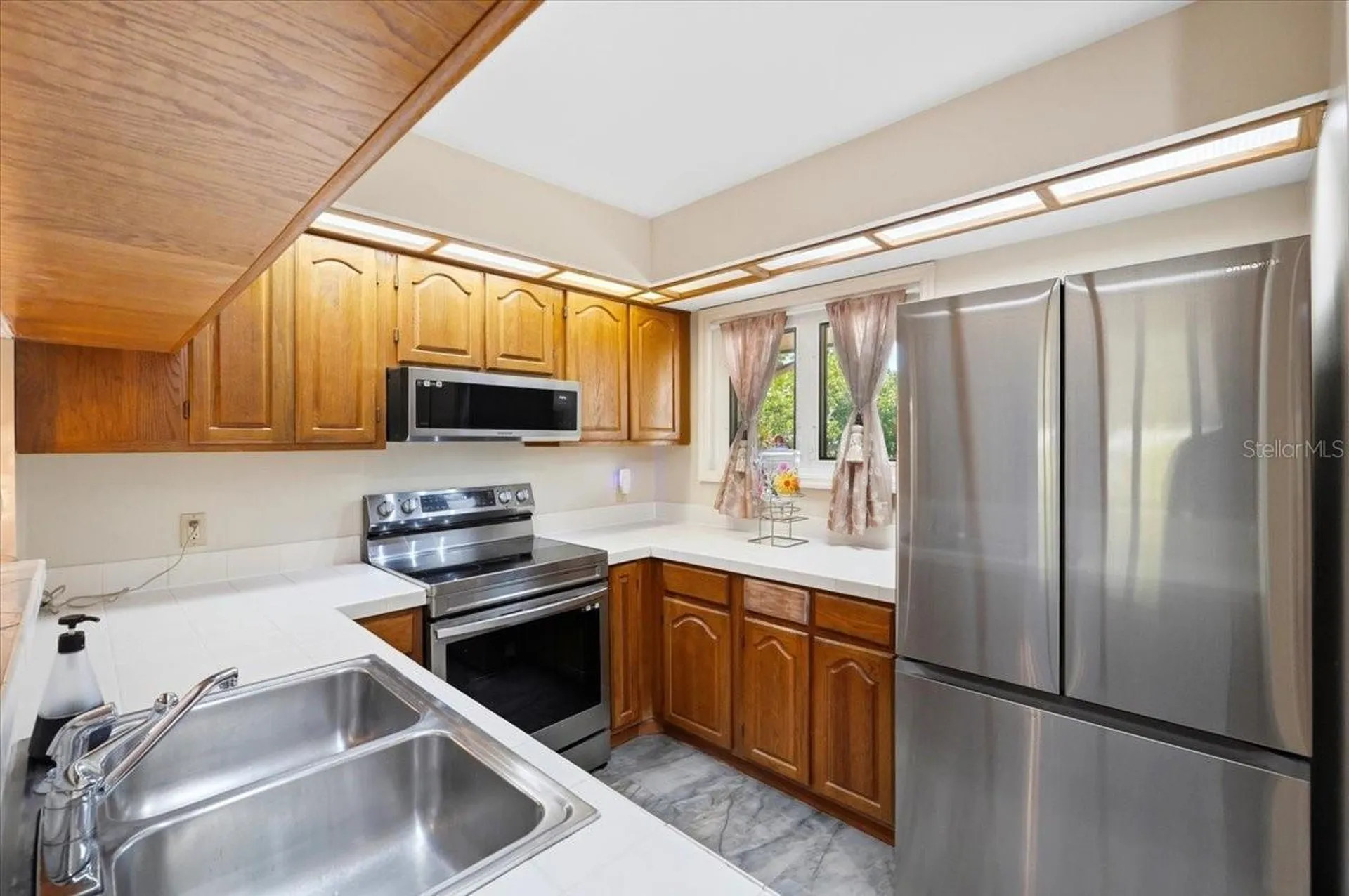 992 Spinnaker Court Tarpon Springs FL 34689