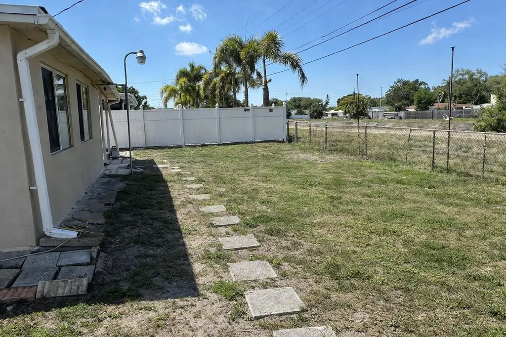 6131 42nd Avenue N St Petersburg FL 33709