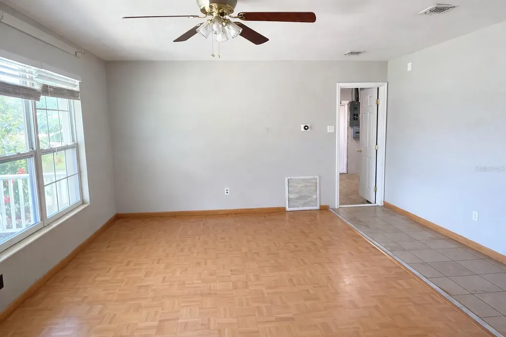 6131 42nd Avenue N St Petersburg FL 33709