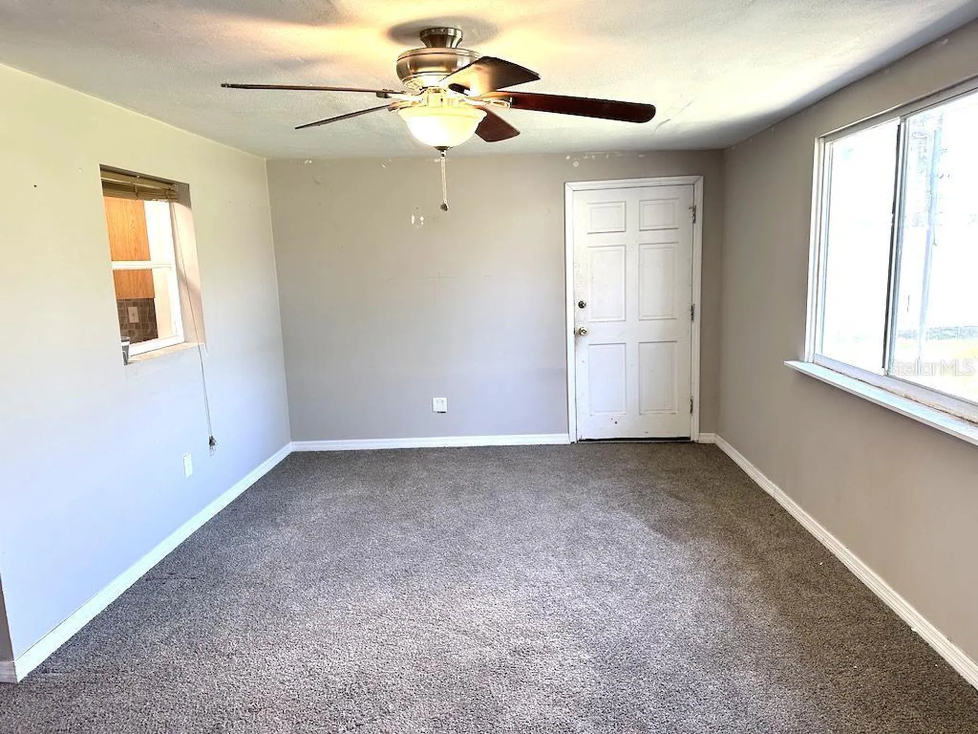 6131 42nd Avenue N St Petersburg FL 33709