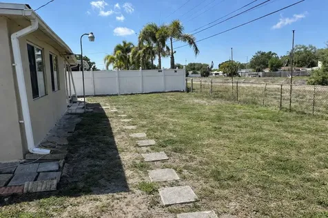 6131 42nd Avenue N St Petersburg FL 33709